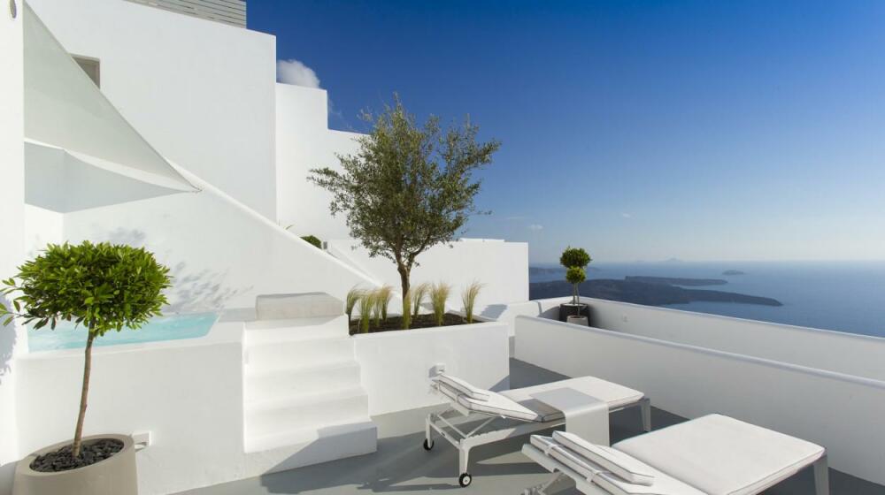 hotel grace na santoriniju, živopisno utočište smešteno iznad egejskog mora | lux hoteli, la vie de luxe, magazin